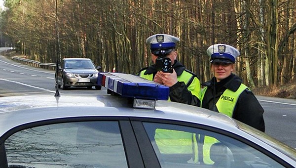 Policjanci zatrzymali Audi. Jego kierowca nie miał na koncie tylko jednego