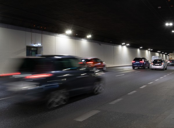 Odcinkowy pomiar prędkości w tunelu Wisłostrady. Tylko 5 proc. kierowców jeździło przepisowo