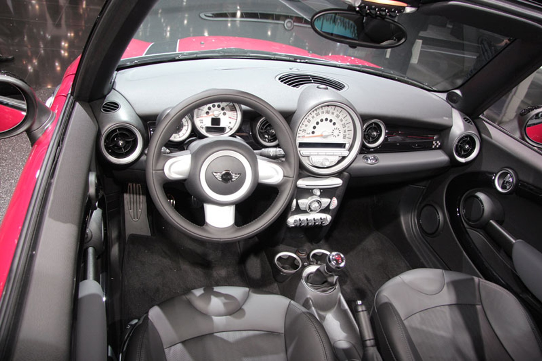 Genewa 2009: parada sportu i tuningu (fotogaleria)