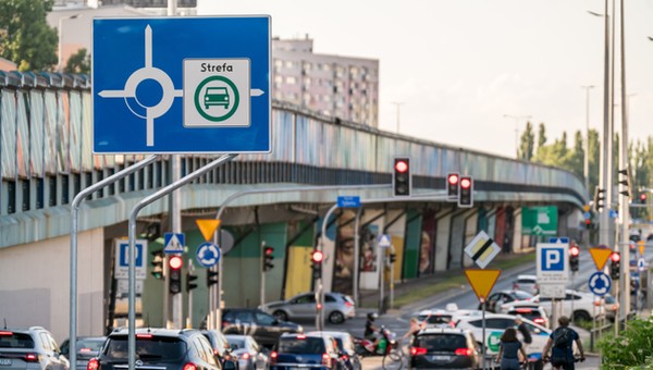 Połowy z tych znaków większość kierowców nie widziała od kursu na prawo jazdy