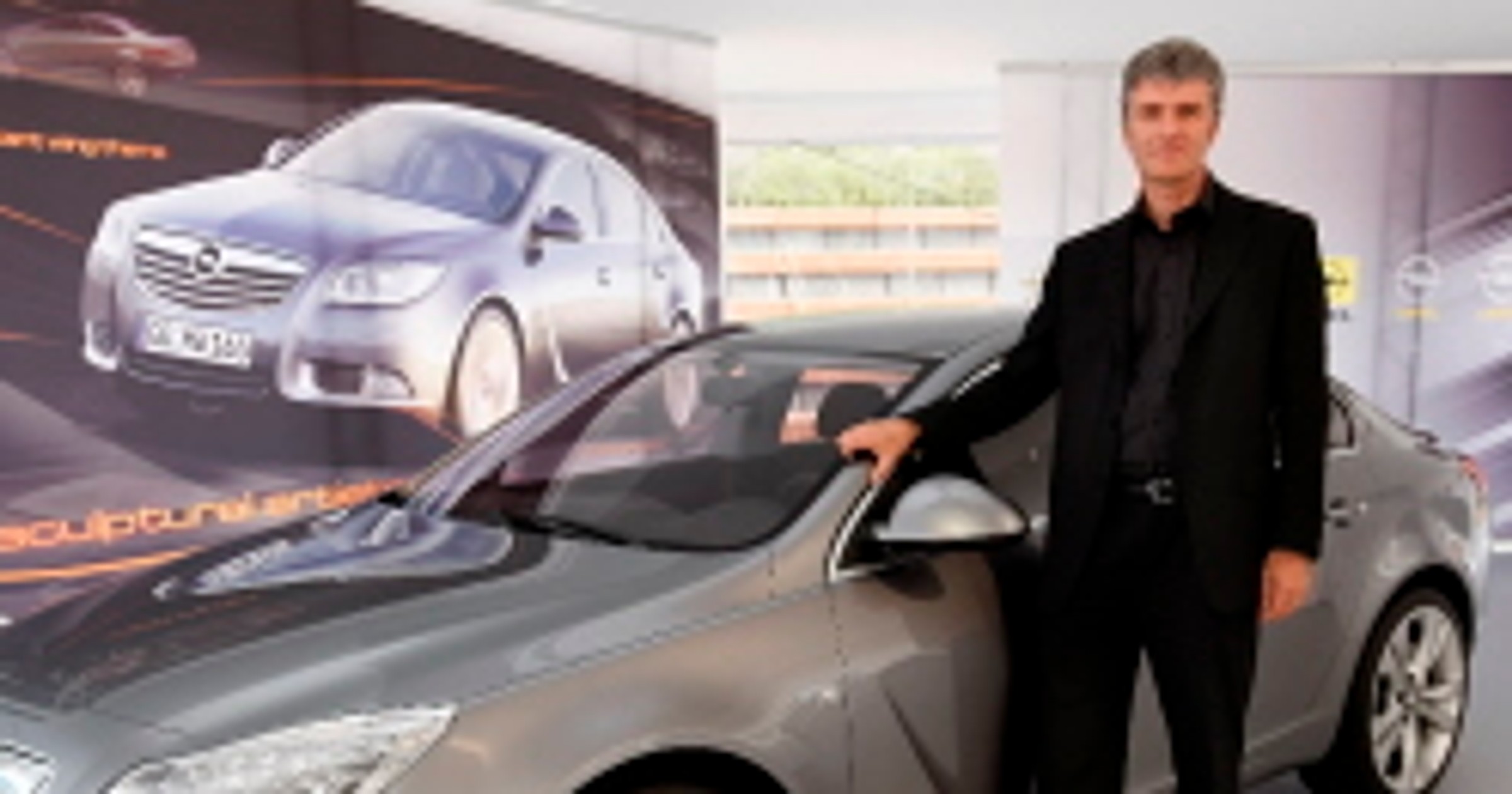 GM: nagroda Designbest 2009 za Opla Insignię dla Marka Adamsa
