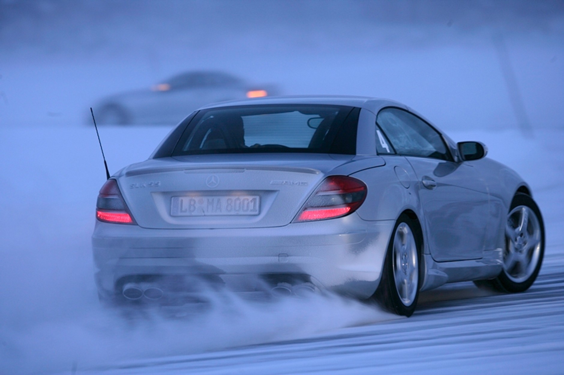 Mercedes i BMW szaleją na śniegu