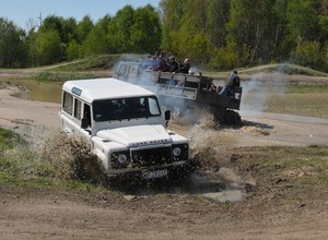 Czy wojsko może zarekwirować twoje auto w czasie powodzi? Przepisy z PRL wciąż obowiązują