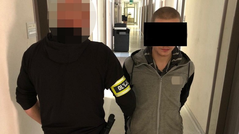 Zatrzymali bezdomnego w Warszawie. Miał przy sobie ponad 17 tys. zł