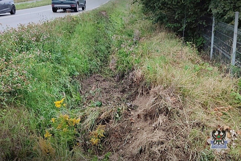 Kierowca dostawczaka uderzył w słup telekomunikacyjny. Na szczęście tylko groźnie wyglądało