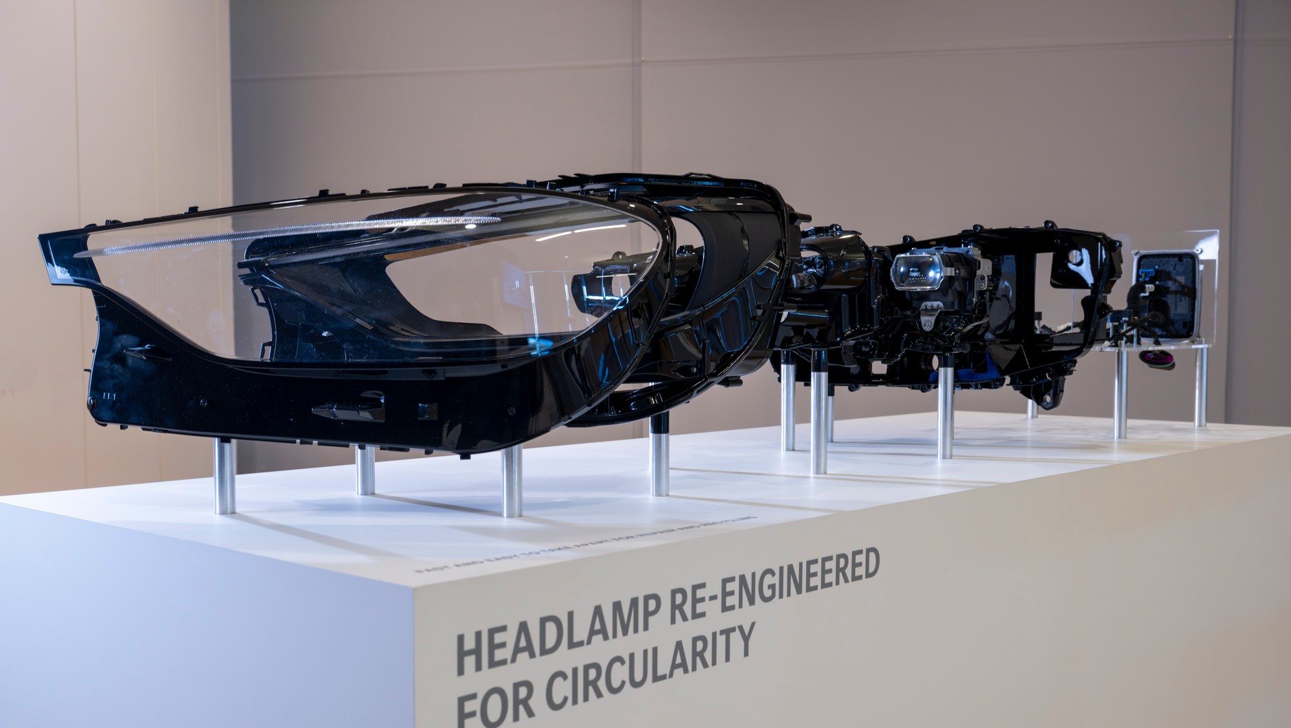 Rozbiralne reflektory dla nowych modeli Mercedesa. Ale przecież to już&nbsp;było!