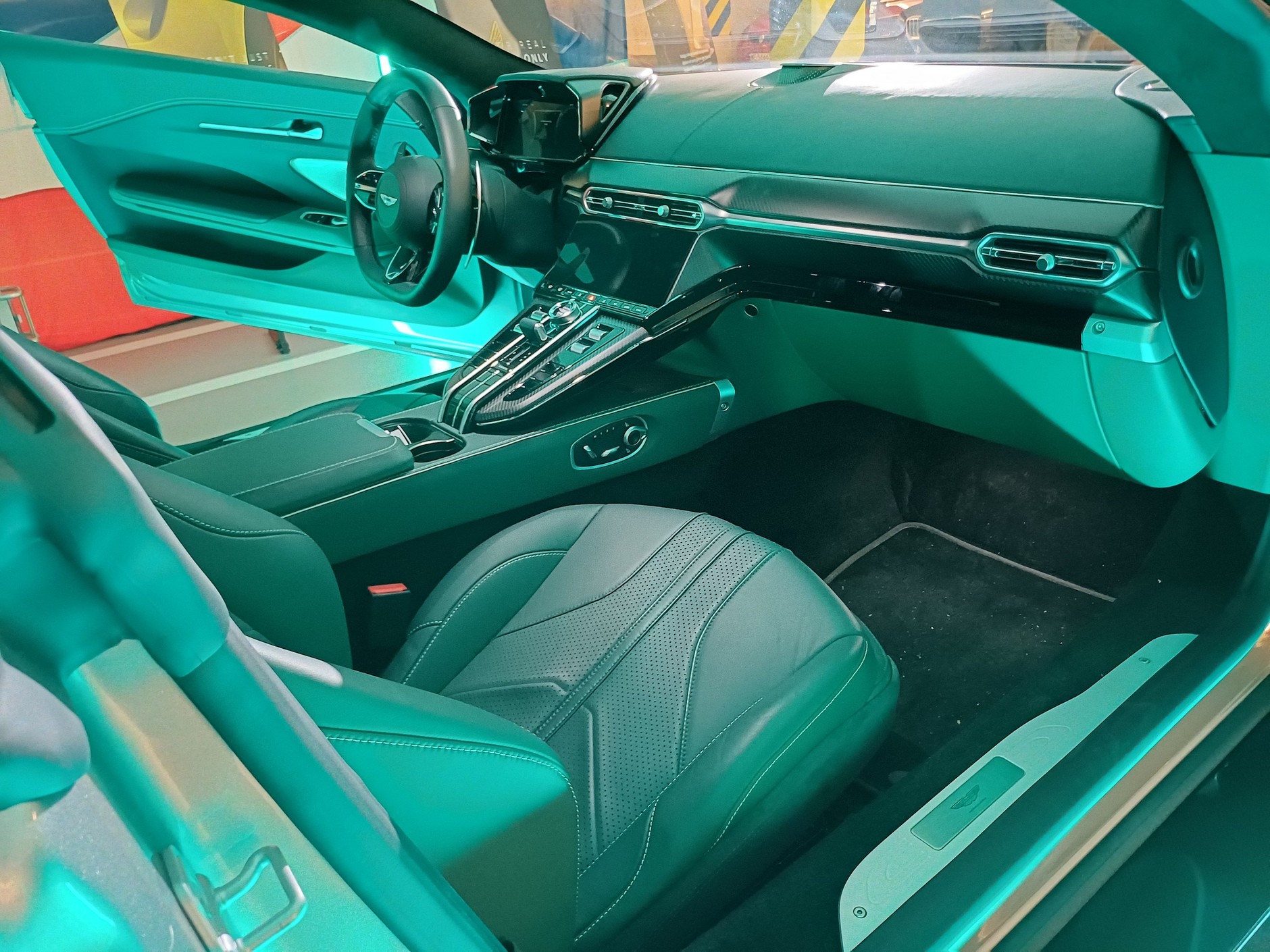 Aston Martin Vantage 2024