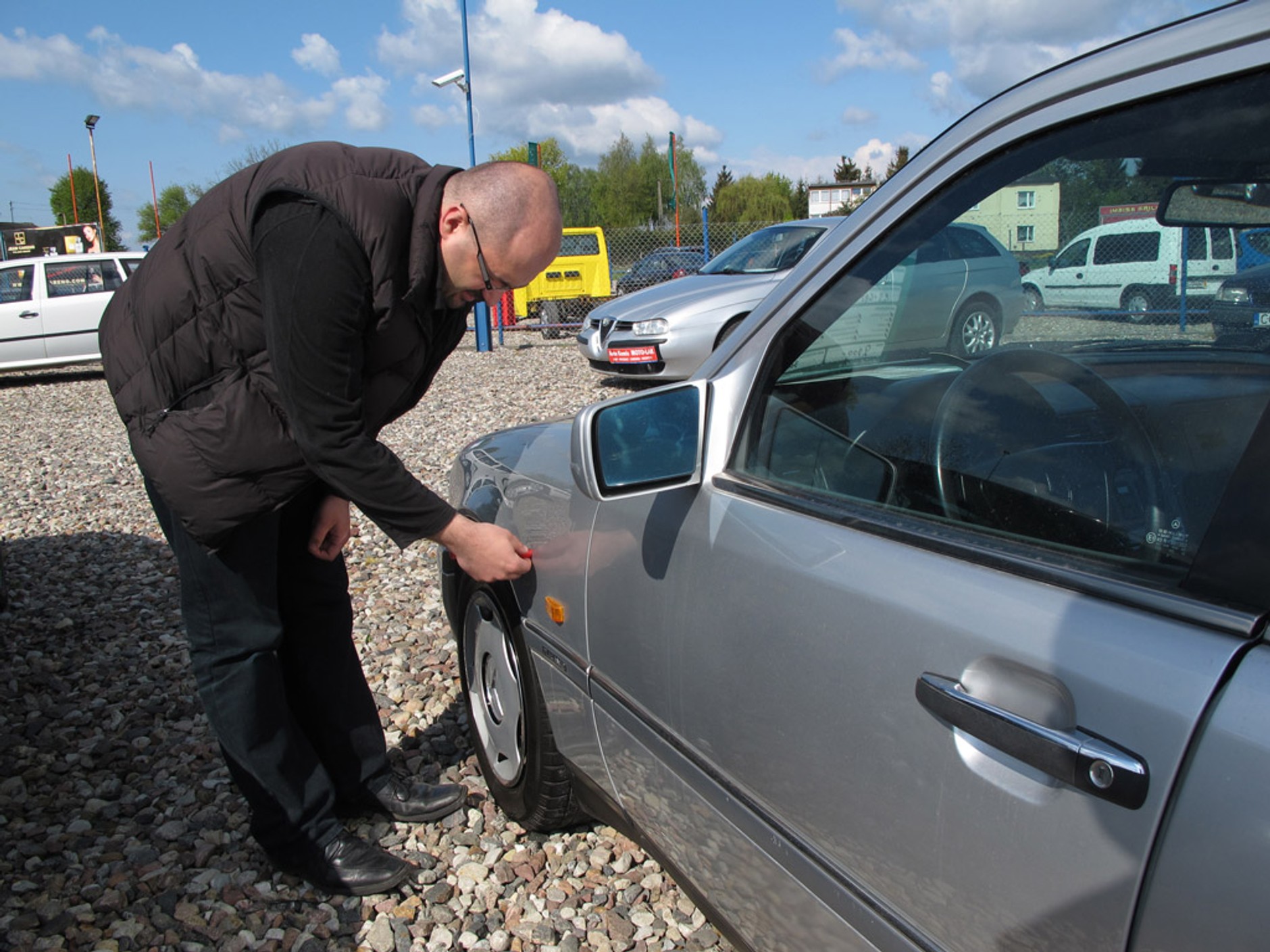 Czy warto jechać daleko po samochód? Zobacz jak sprawdzić ogłoszenie
