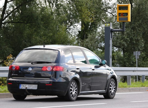 Luka w przepisach o fotoradarach. Kierowcy wysyłają wnioski