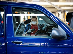 Polski przemysł motoryzacyjny zależny od eksportu - trudna sytuacja na unijnym rynku