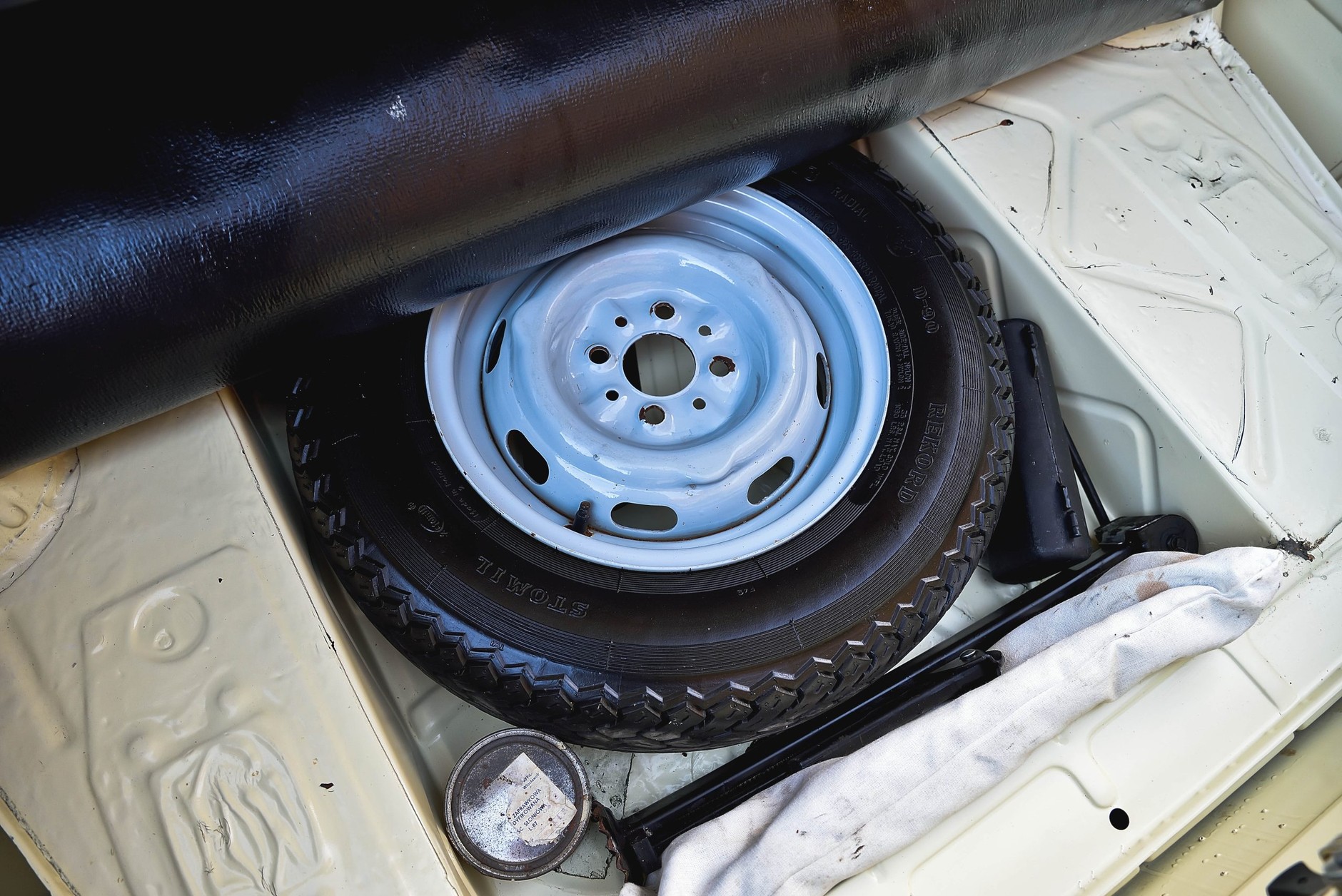 Ten Duży Fiat jest nowy, choć ma 35 lat.  FSO 125p wystawiony na aukcji.