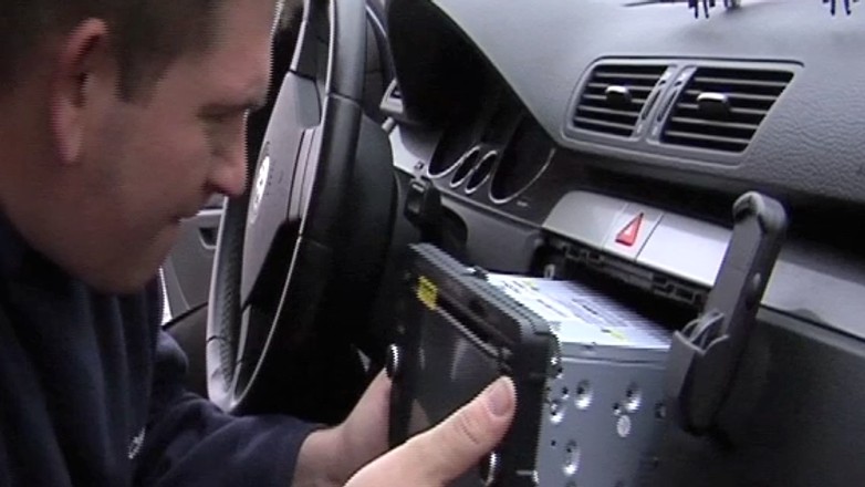 Wymiana fabrycznego radia w VW Passacie