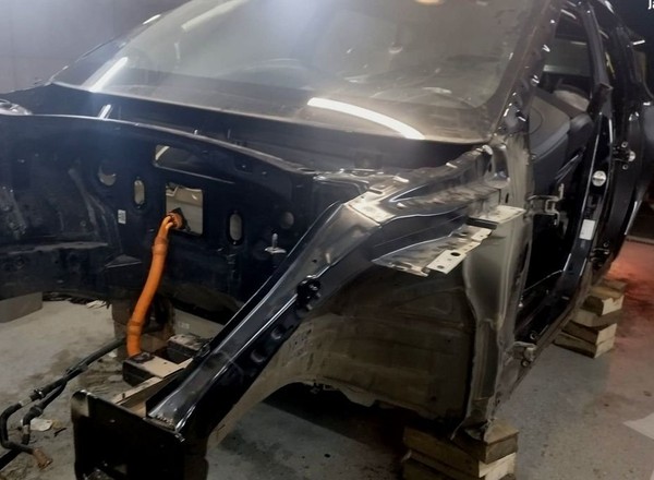 Policjanci znaleźli rozebranego elektryka za 300 tys. zł. Czy to nowy trend?