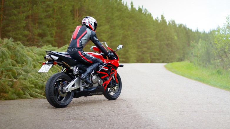 Motocyklista (zdjęcie ilustracyjne)