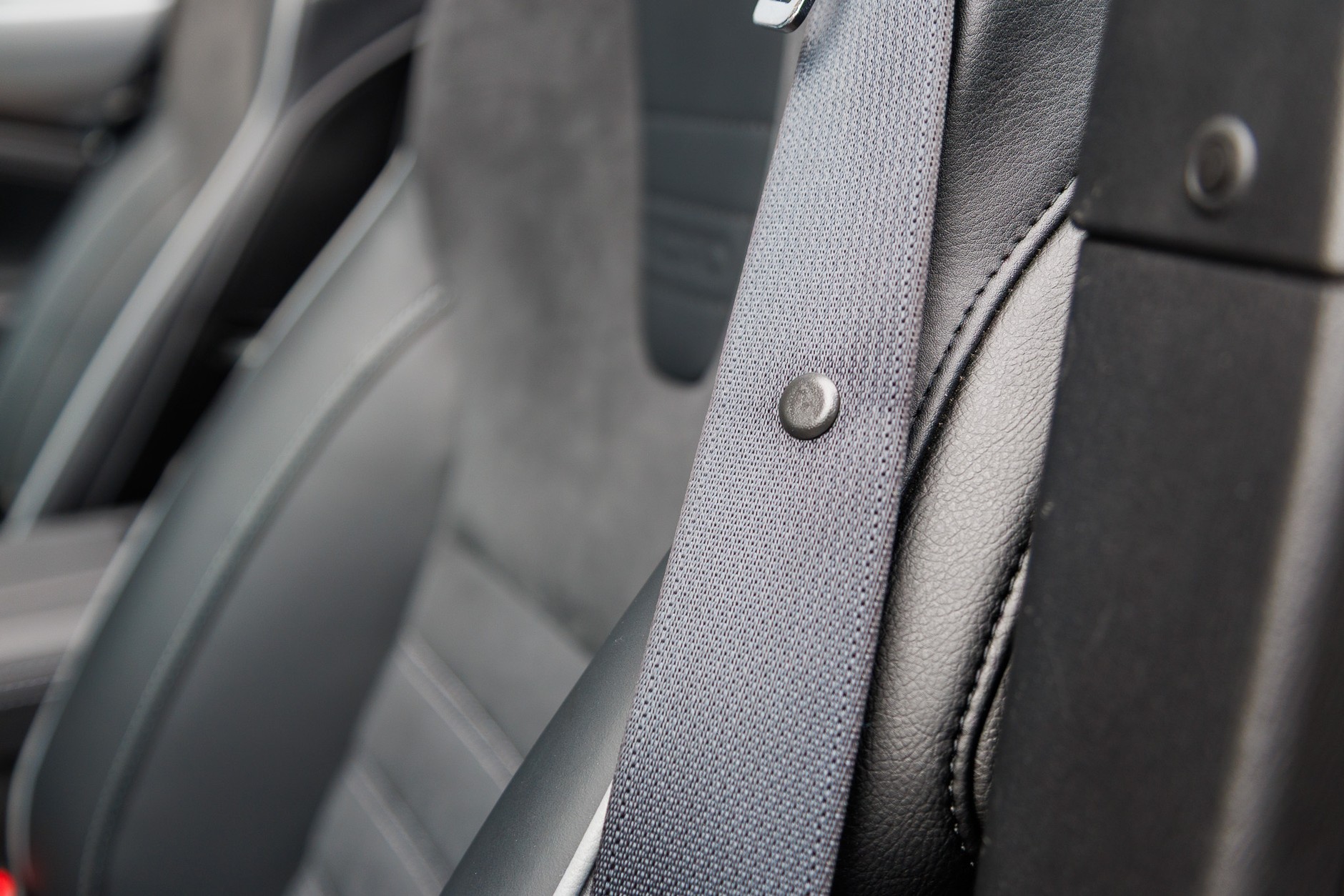 Guzik na pasie bezpieczeństwa