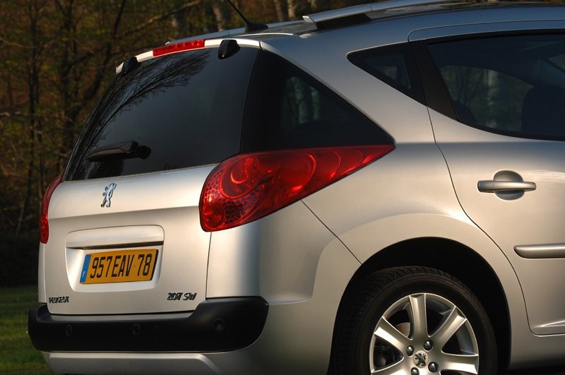 Peugeot 207 SW: małe kombi dopełnia gamę (wymiary, dane techniczne, fotogaleria)