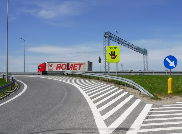 Rozpoczęto montaż nowych znaków na autostradach. Mają zapobiec groźnej pomyłce