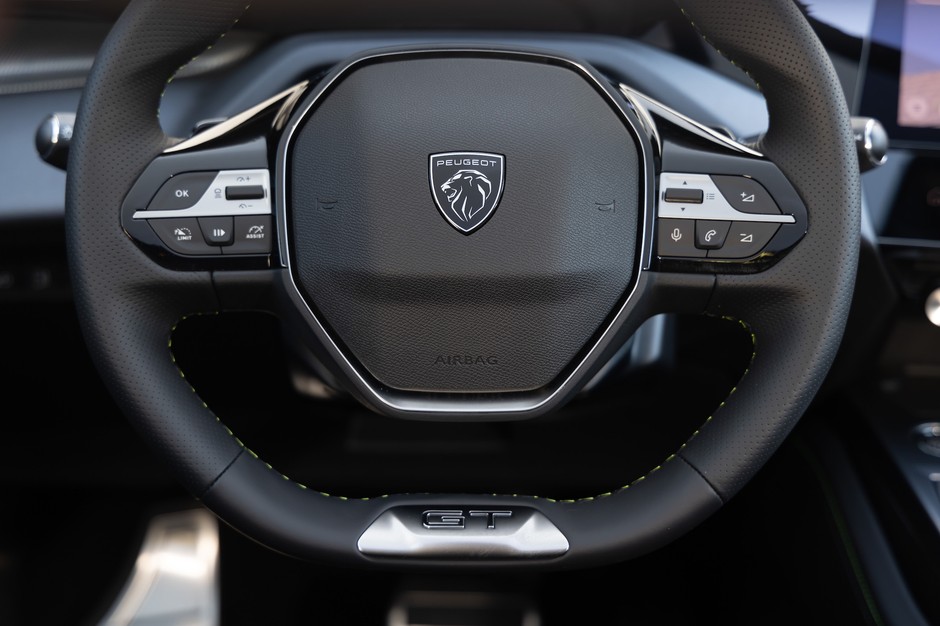 Peugeot 408 HYBRID 225 e-EAT8