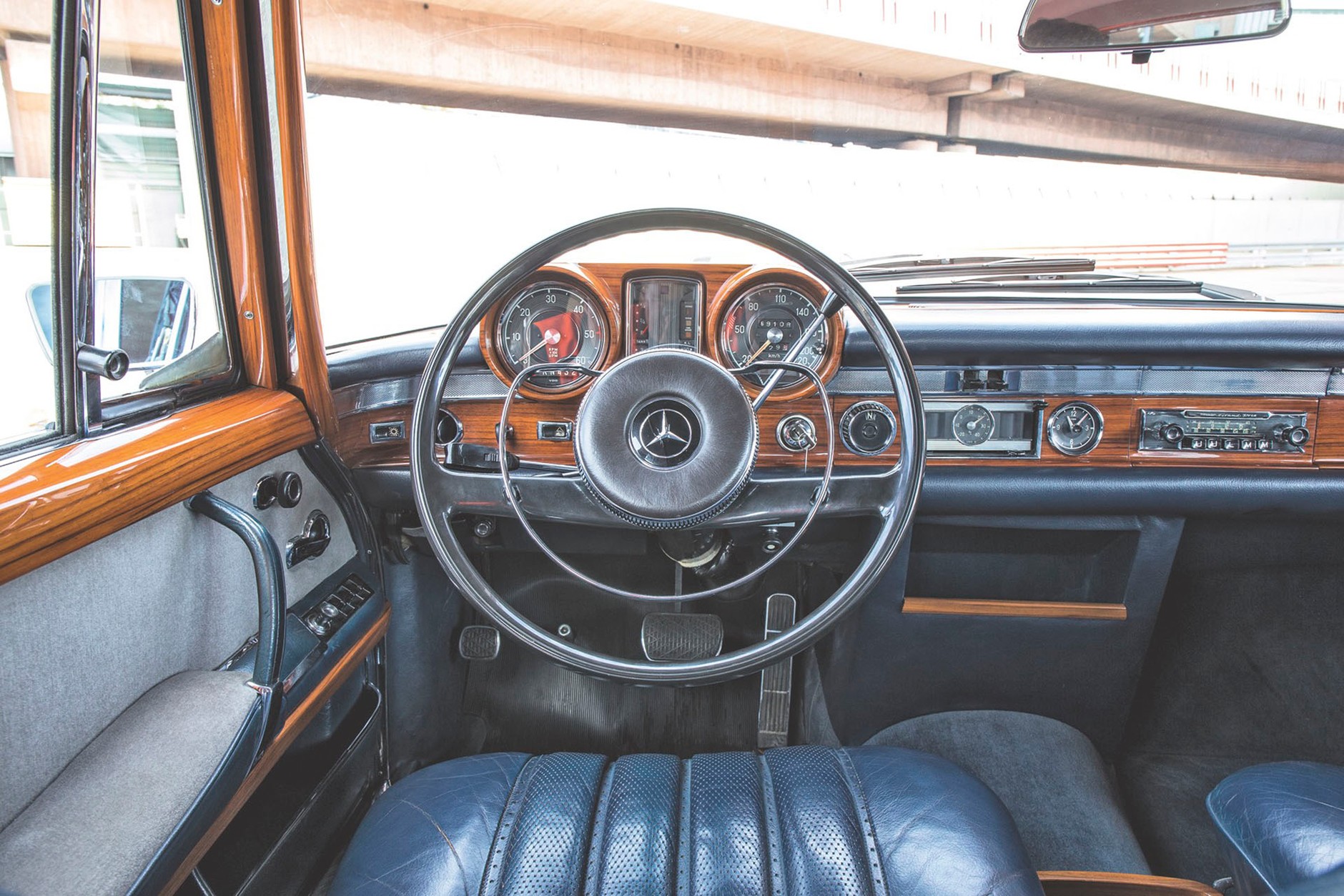 Mercedes 600 - apodyktyczny klasyk z gwiazdą