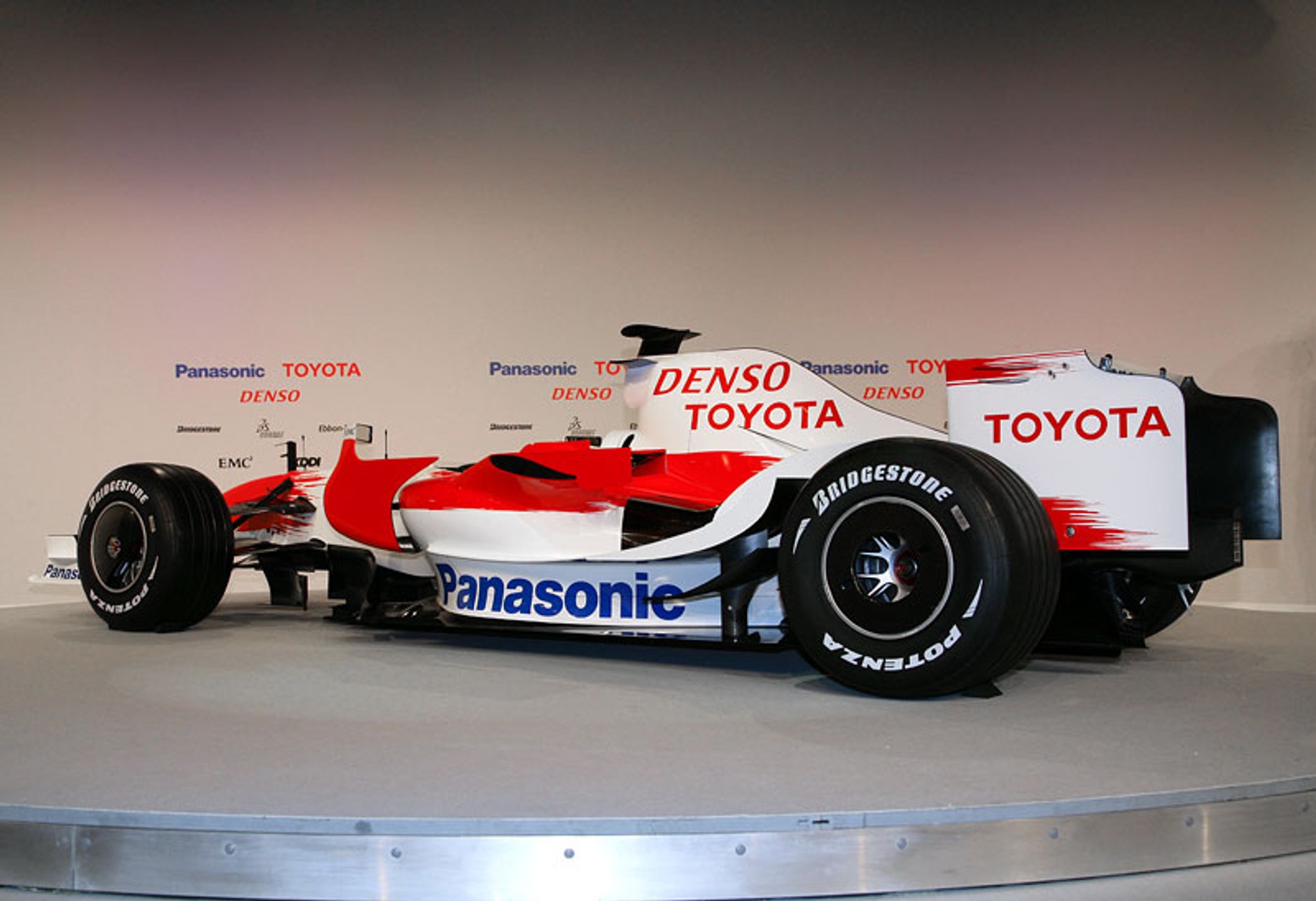 Panasonic Toyota Racing w roku 2008 - kierowcy, historia, fotogaleria
