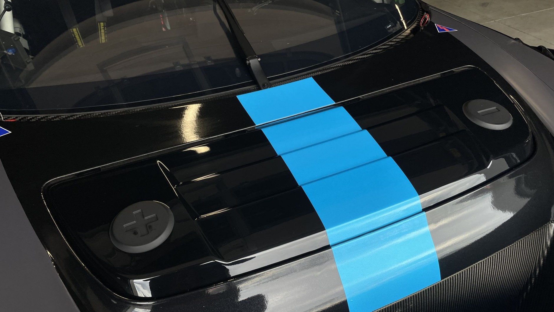 Jedno z trzech miejsc na akumulator w GT4 e-Performance
