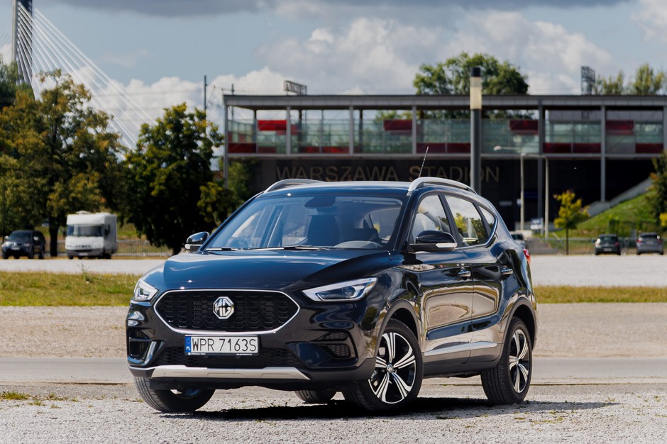 Dacia Duster kontra MG ZS. Porównanie dwóch budżetowych samochodów