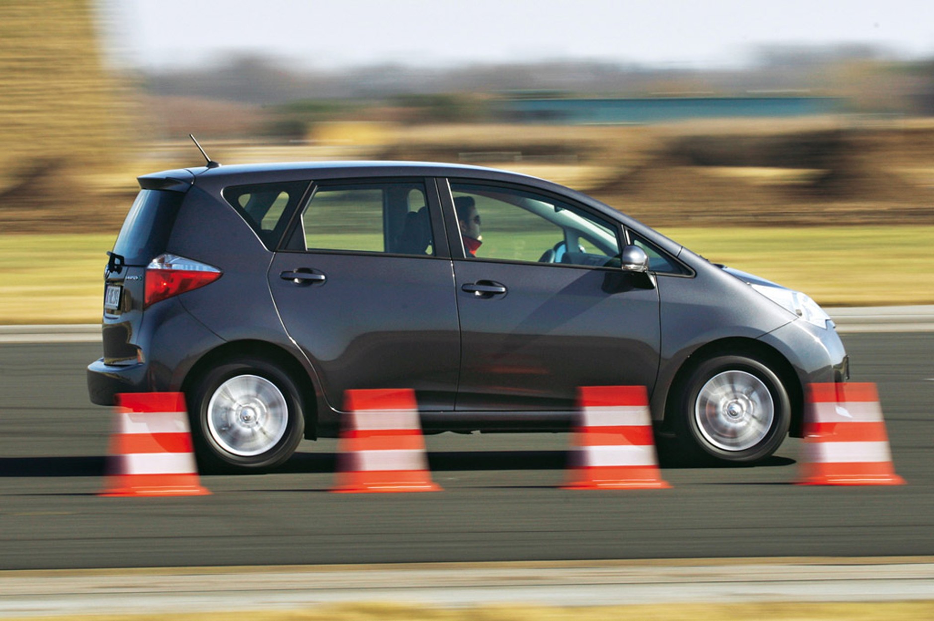 Toyota Verso: praktyczny pojazd w rozmiarze S