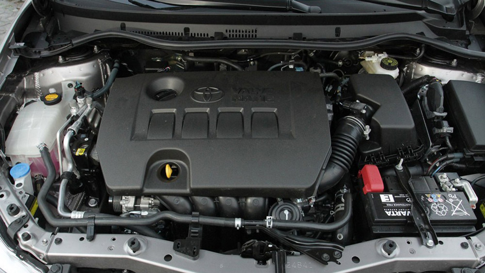 Nowa Toyota Auris: czy zagrozi Golfowi?