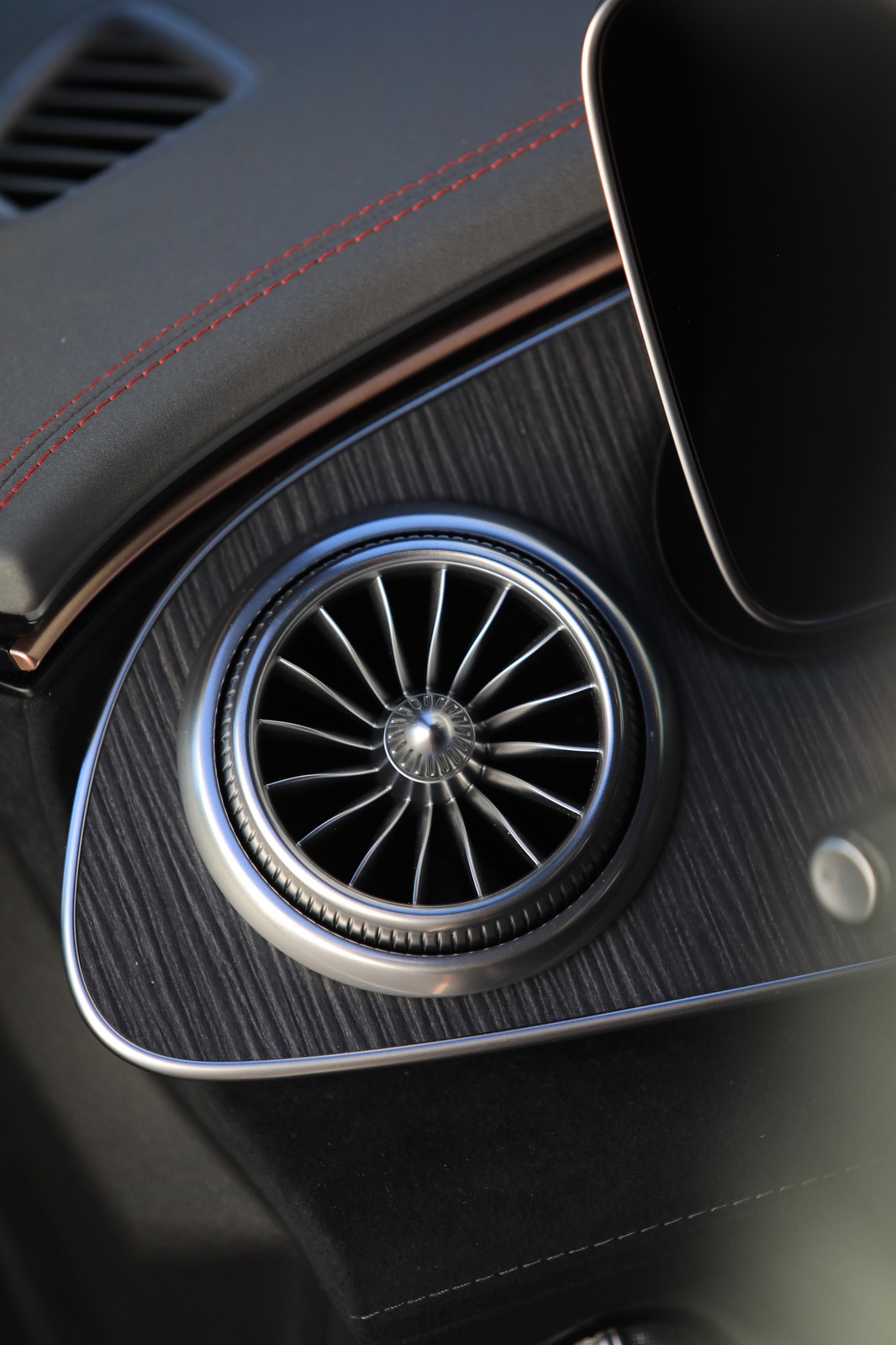 Mercedes-AMG EQE 43 4MATIC 2022 r. 1 generacja