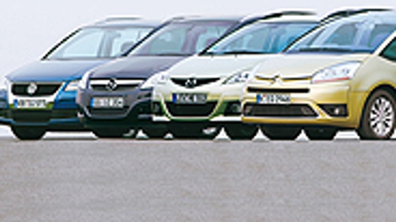 Cztery minivany z silnikami diesla