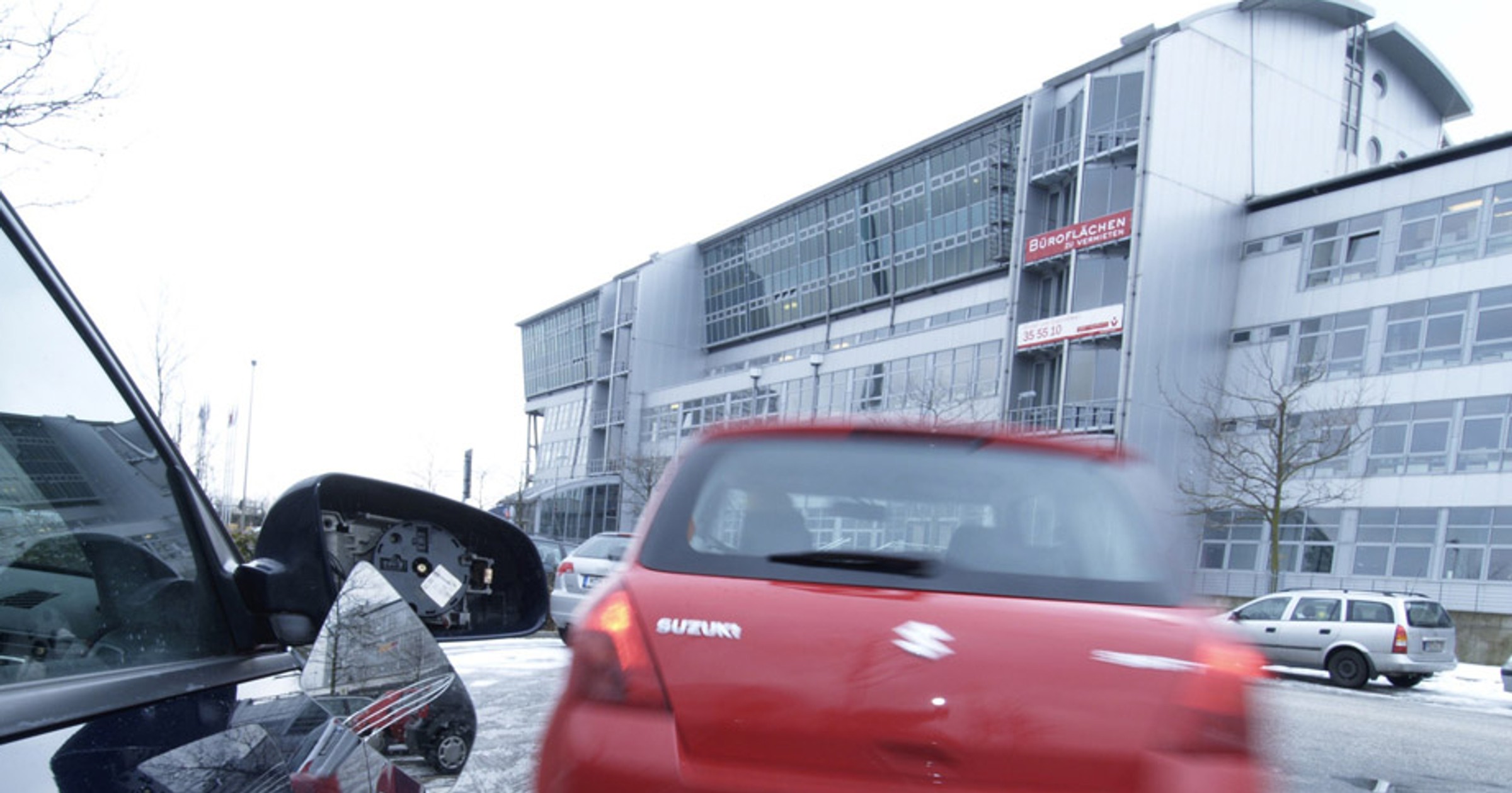 Uszkodzone lusterko: Lepiej naprawiać niż wymieniać