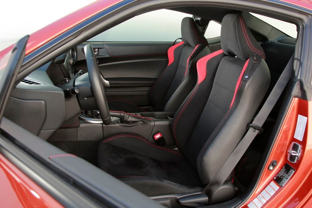 Toyota GT 86, przednie fotele