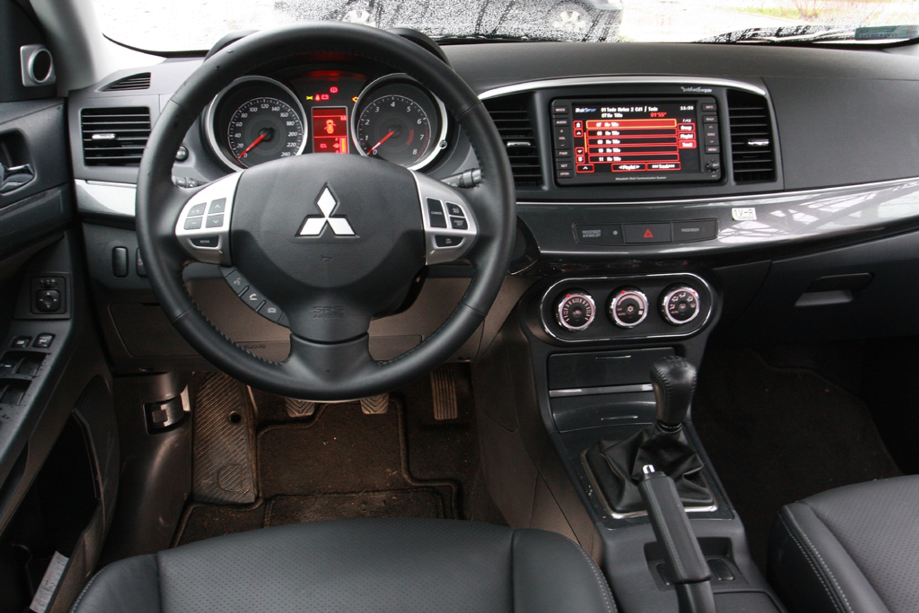 Mitsubishi Lancer 1.8 Sportback: Uwodzi agresywną stylistyką