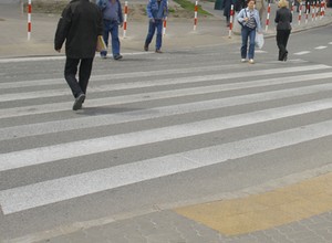 Jak łatwo stracić życie na pasach - skrajna głupota kierowców