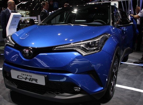 Toyota C-HR - atrakcyjny crossover (Paryż 2016)