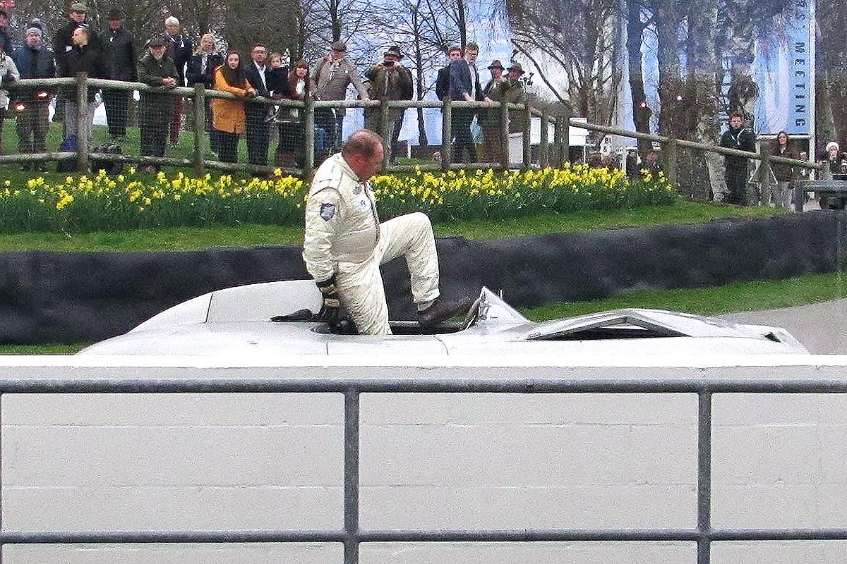 Crash Mercedesa 300 SLS z Jaguarem