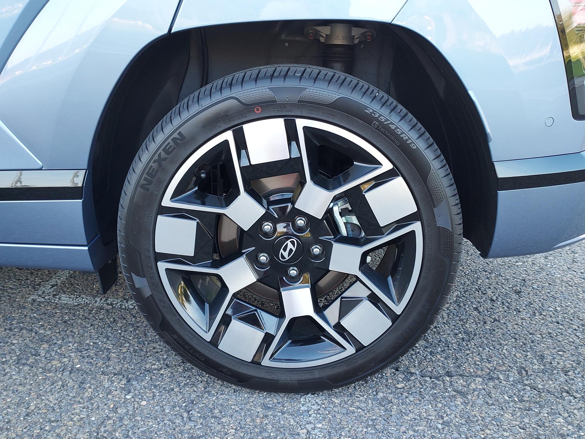 Nowy Hyundai Kona Electric. Koła 19 cali