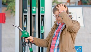 10 głupich rzeczy, które możesz zrobić w aucie (i z autem)