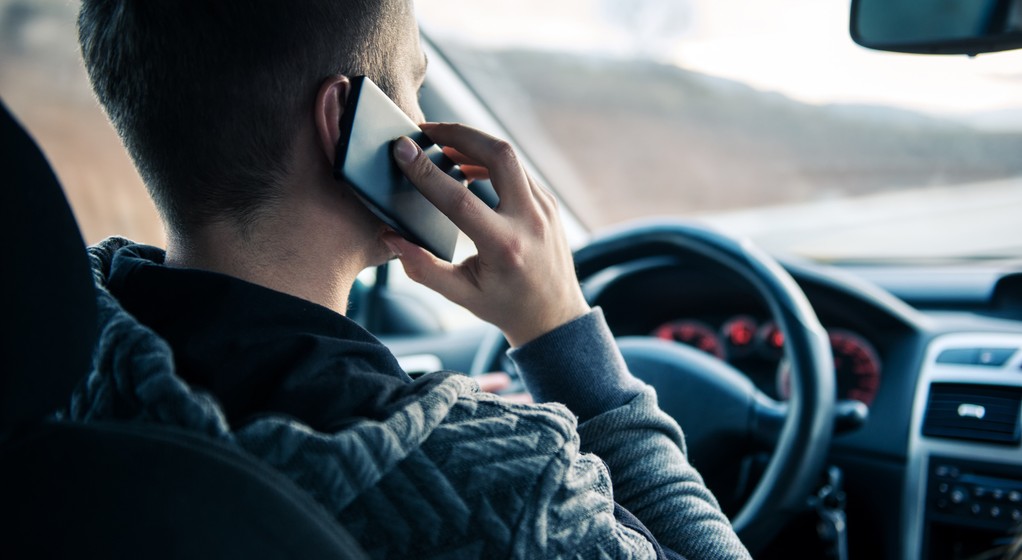 Korzystanie z telefonu w trakcie jazdy