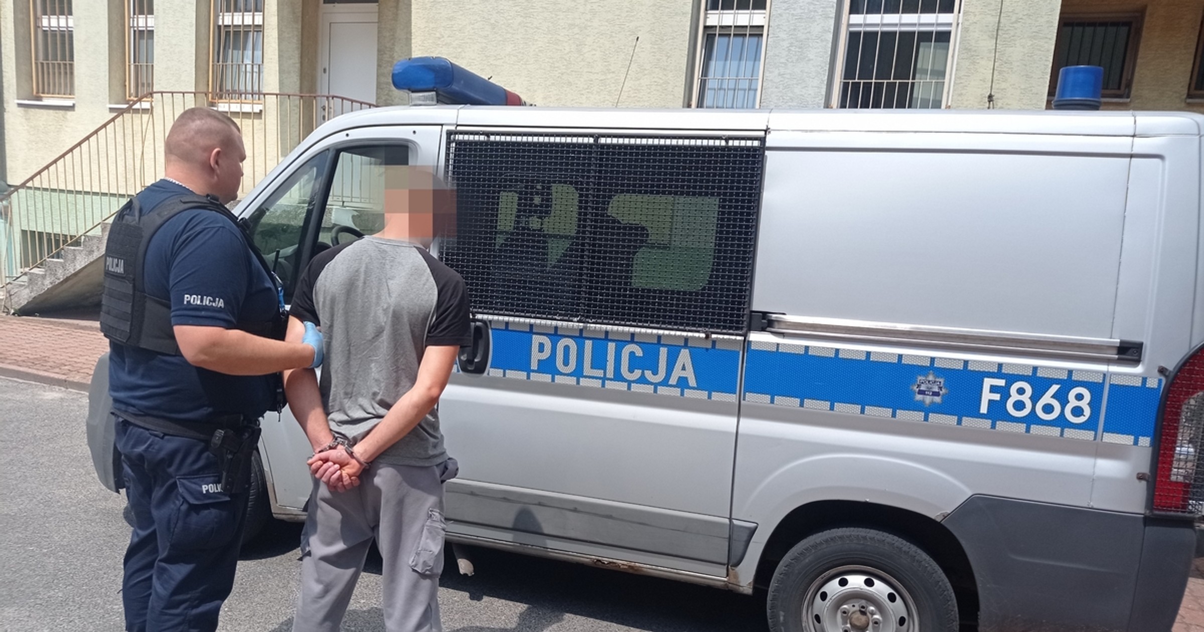 Pijany 24-latek kierował skuterem. Przewoził poszukiwanego pasażera