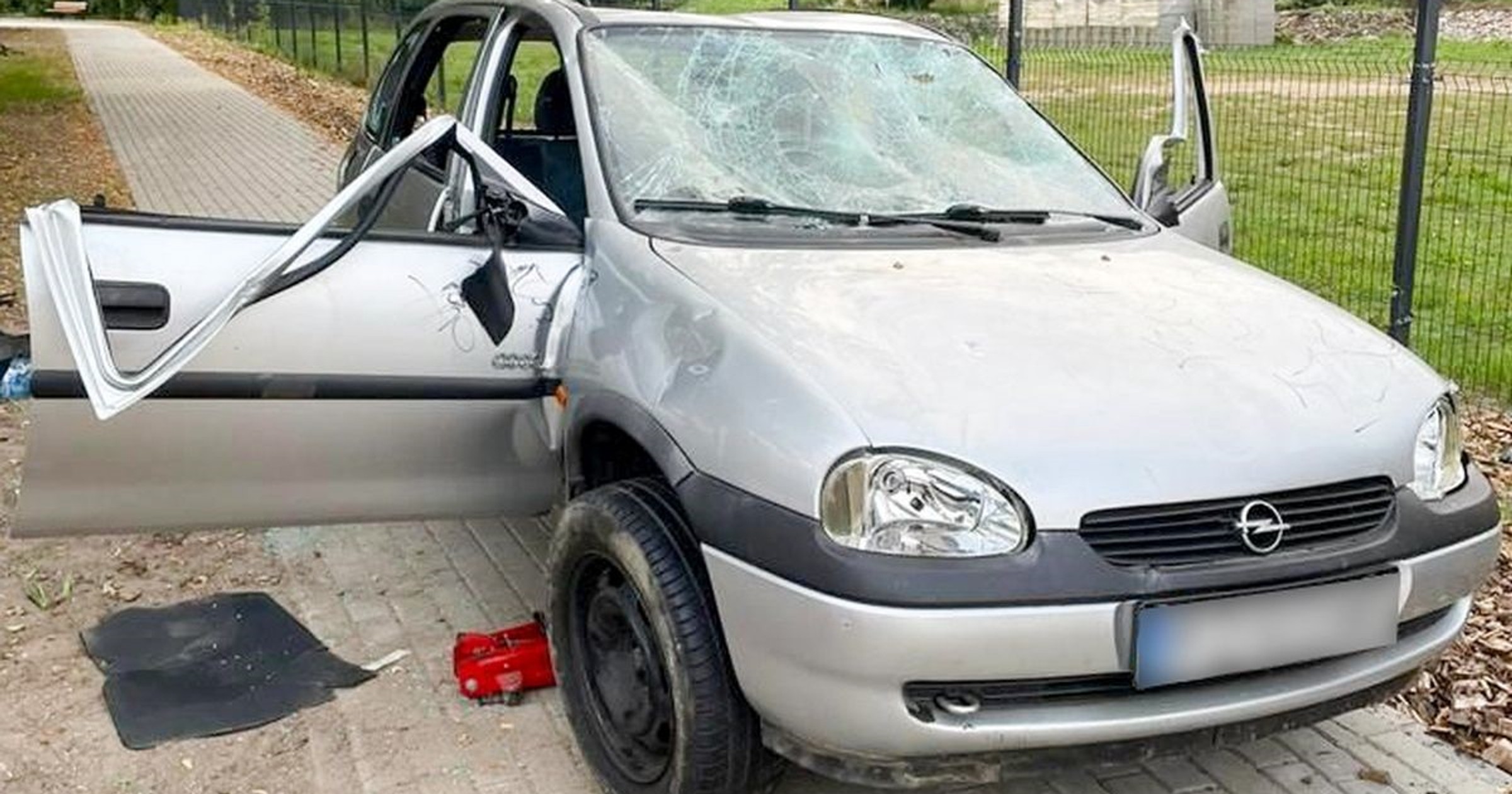 Pomimo wyglądu jak z horroru Corsa poruszała się po Świebodzinie