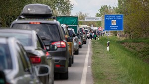 Ponad połowa Polaków zmieniła wakacyjne plany. Jest za drogo