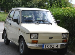 Tak jeździło się Fiatem 126p. Latająca klapa, rozruch na pych i inne "atrakcje"