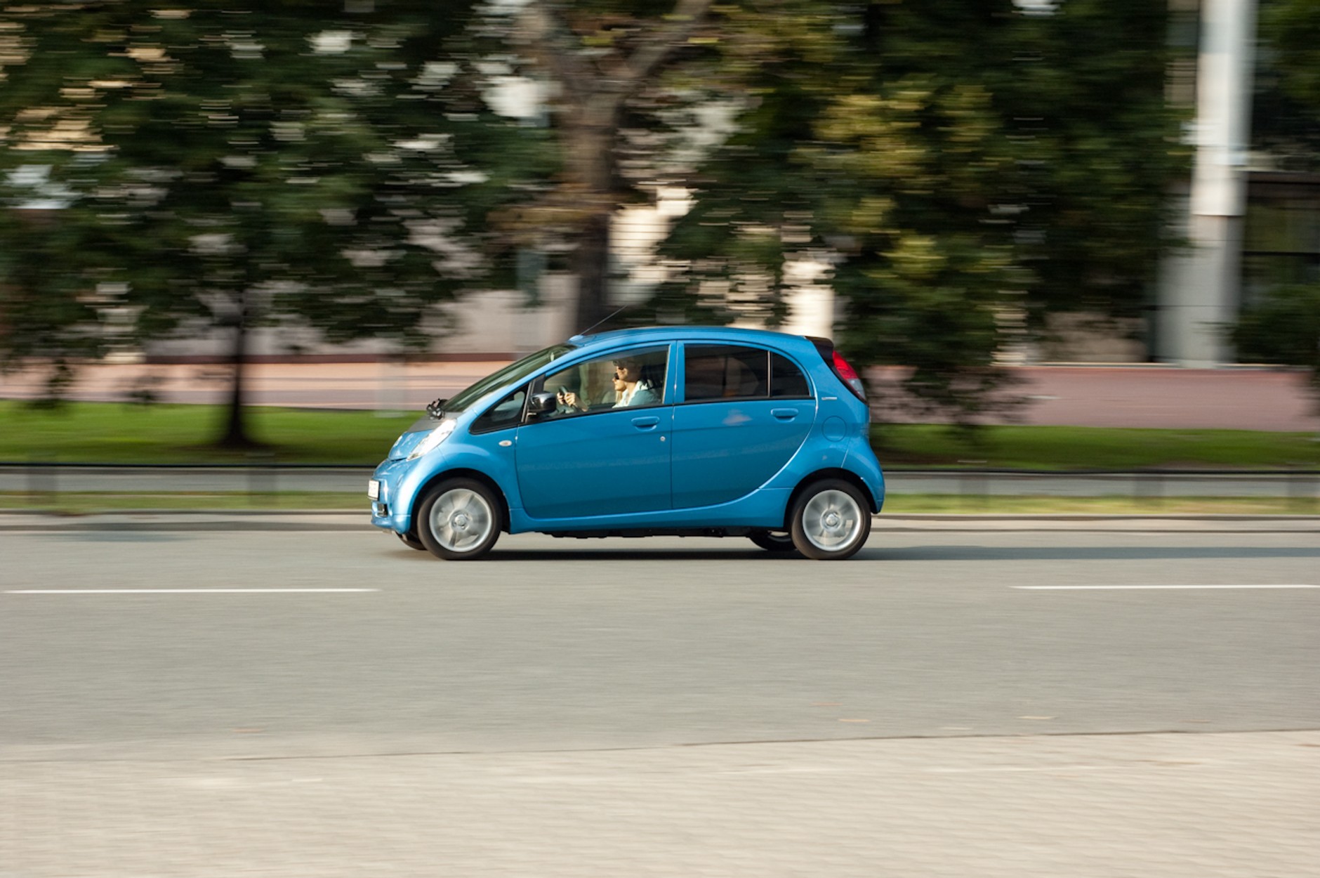 Peugeot iOn – uzależniony od elektryczności