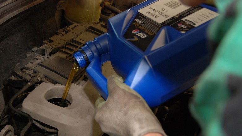 Jak dobrać olej do samochodu?