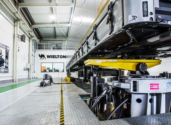 Grupa Wielton odczuwa kryzys branży transportowej. Przychody na 35-procentowym minusie