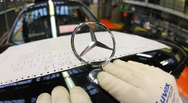 Zwolnienia grupowe w Mercedesie. Pracownicy odchodzą z nawet 400 tys. euro w kieszeni