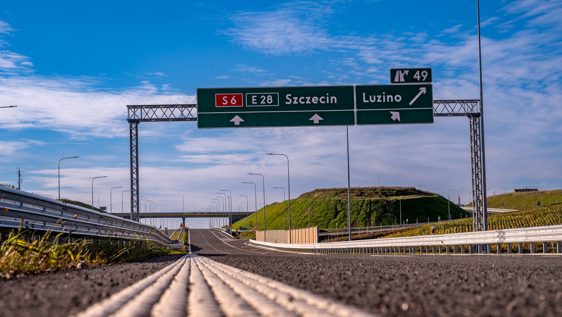Nasze drogi są nowoczesne, szerokie i bezpieczne. Tylko my jakoś nie do końca dobrze z nich korzystamy