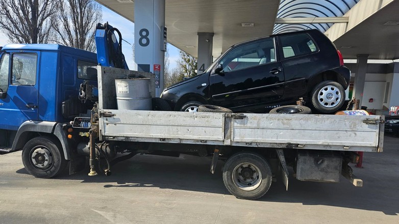 Przewoził osobowego VW w niebezpieczny sposób