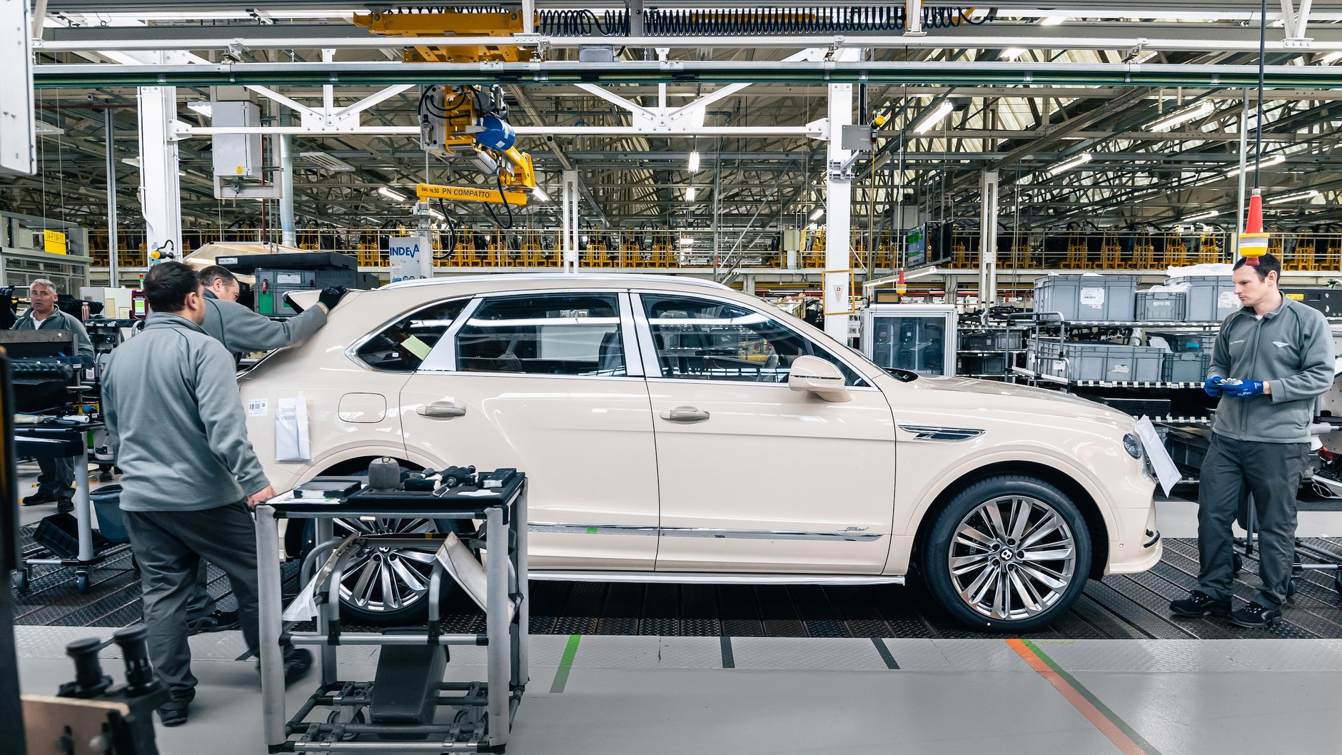 Fabryka Bentleya w Crewe – linia produkcyjna